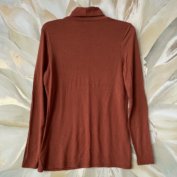 Iman Turtle Neck - Picture 2 of 3